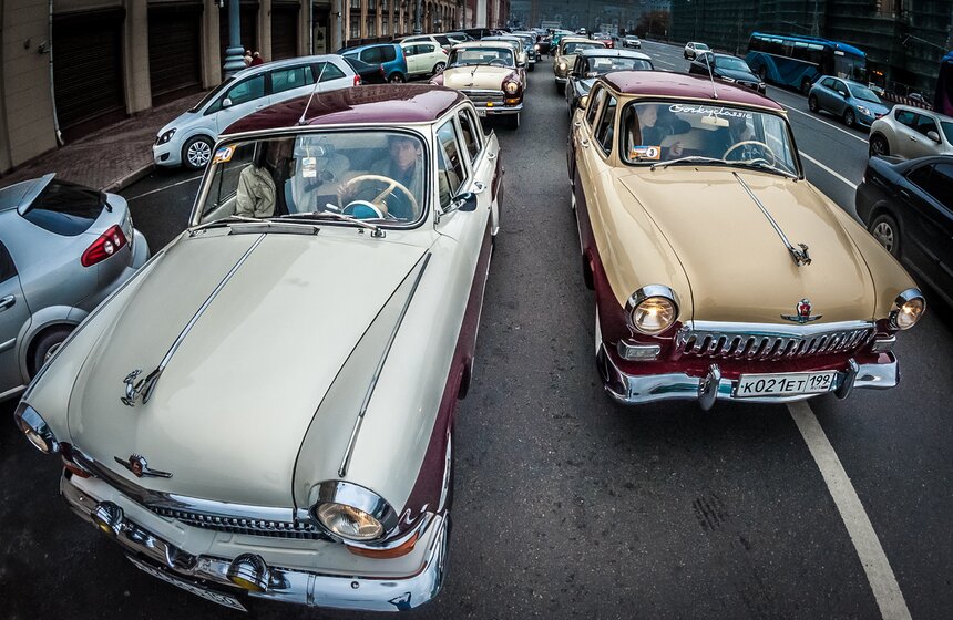 В Москве прошел автопробег ретро-машин 14 фото
