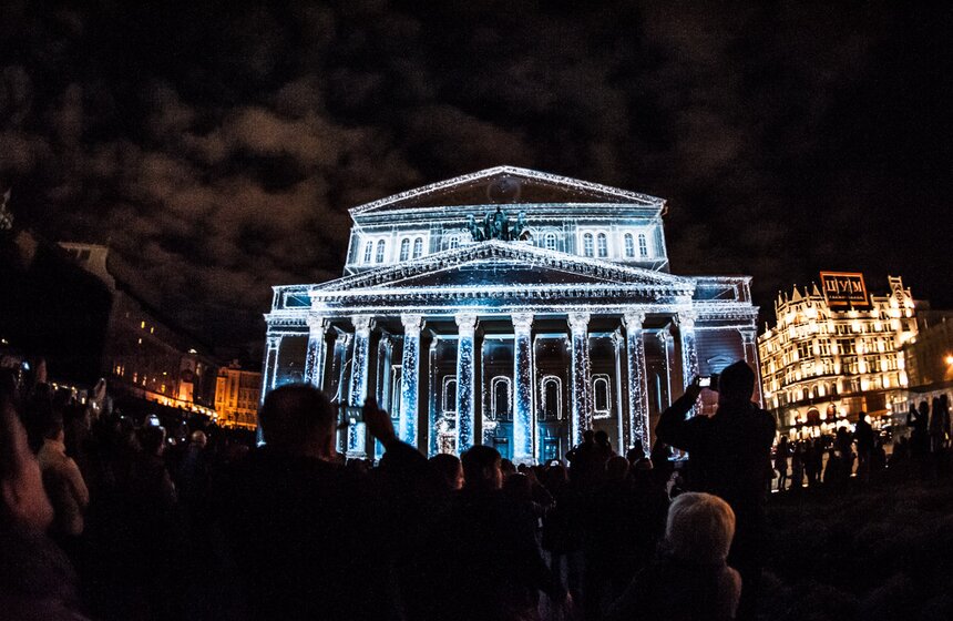 3D-проекции украсили фасады Большого театра и Кузнецкого моста 9 фото