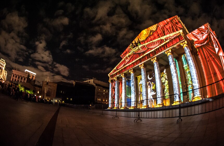 3D-проекции украсили фасады Большого театра и Кузнецкого моста 13 фото