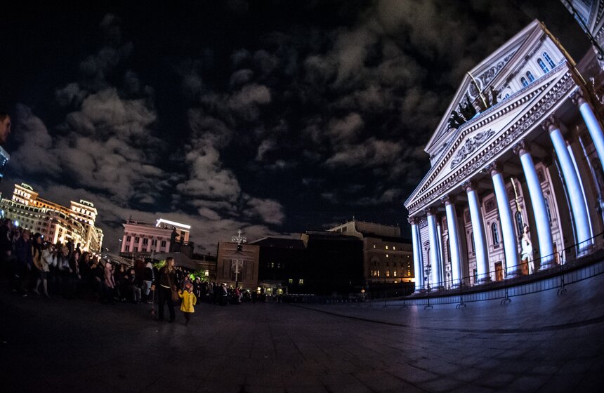 3D-проекции украсили фасады Большого театра и Кузнецкого моста 12 фото