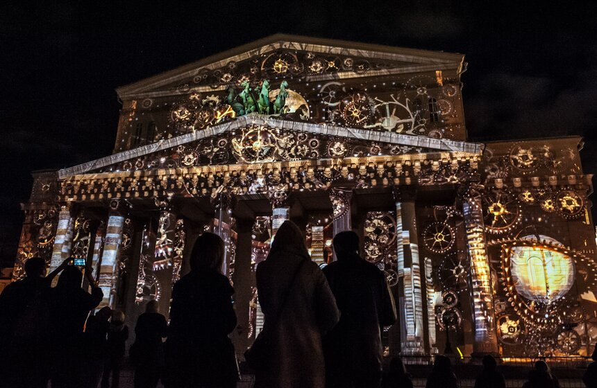 3D-проекции украсили фасады Большого театра и Кузнецкого моста 20 фото