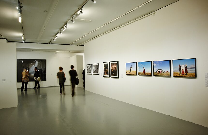 В МАММ открылась выставка "Факты и вымыслы" 15 фото