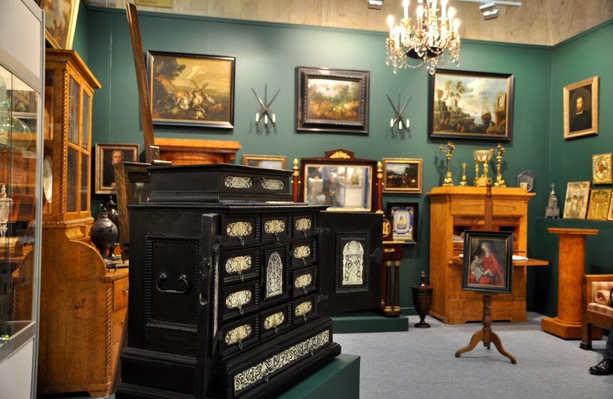 В ЦДХ открылся Российский антикварный салон 17 фото