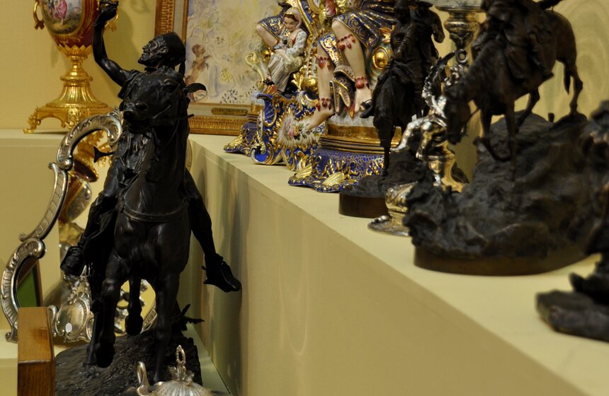 В ЦДХ открылся Российский антикварный салон 9 фото