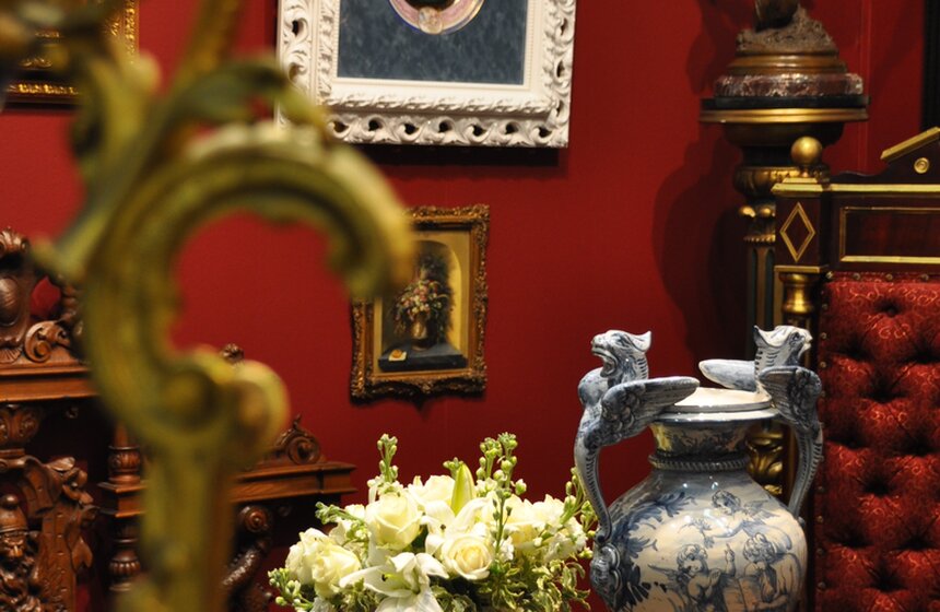 В ЦДХ открылся Российский антикварный салон 6 фото