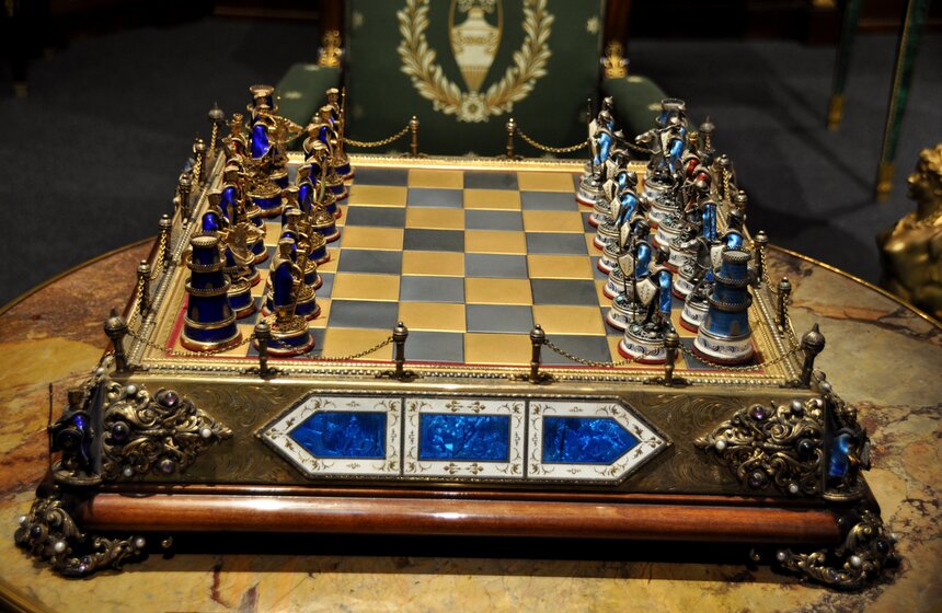 В ЦДХ открылся Российский антикварный салон 4 фото