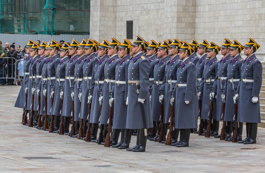 Церемония развода пеших и конных караулов прошла в Кремле 17 фото