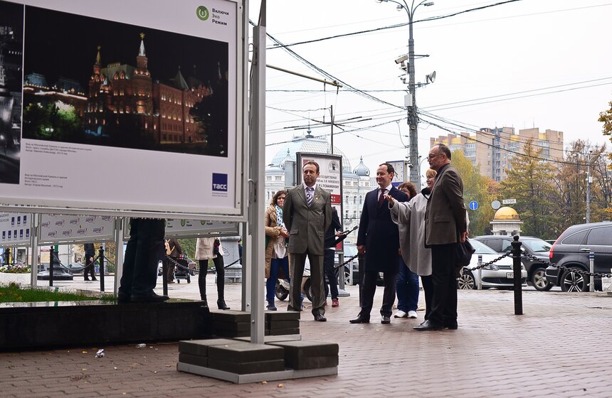 В центре столицы открылась выставка "Москва – взгляд из космоса" 15 фото
