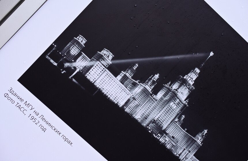 В центре столицы открылась выставка "Москва – взгляд из космоса" 11 фото