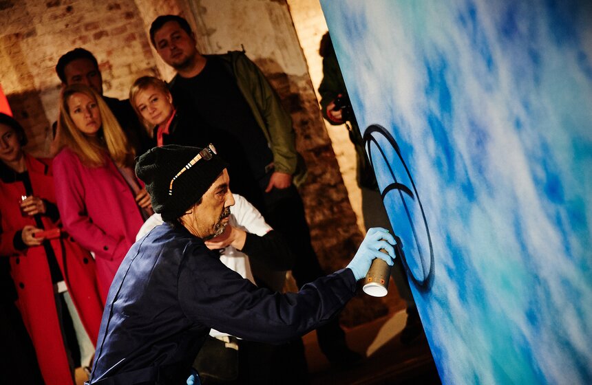 В МУАРе открылась выставка художника FUTURA "Изгиб времени" 23 фото