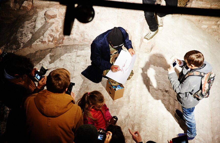 В МУАРе открылась выставка художника FUTURA "Изгиб времени" 26 фото