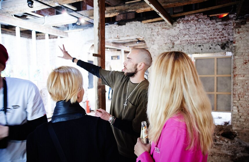 В МУАРе открылась выставка художника FUTURA "Изгиб времени" 9 фото