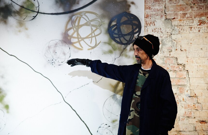 В МУАРе открылась выставка художника FUTURA "Изгиб времени" 15 фото