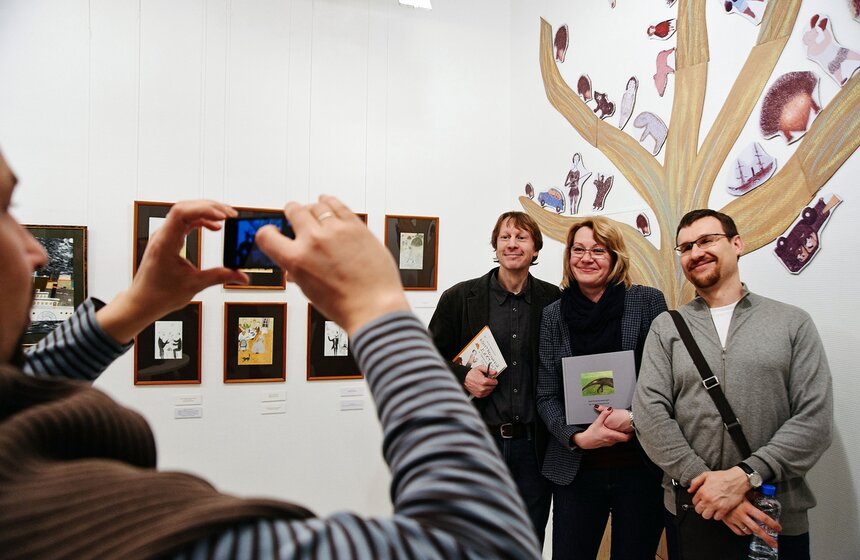 В Галерее XXI века открылась выставка "Свидание с персонажами" 20 фото