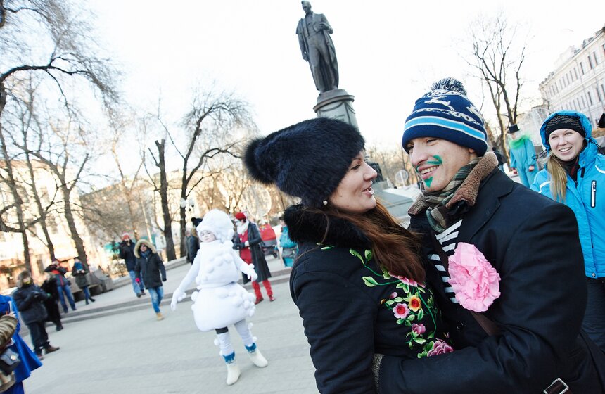 "Обнимашки": Как в Москве отметили международный праздник 11 фото