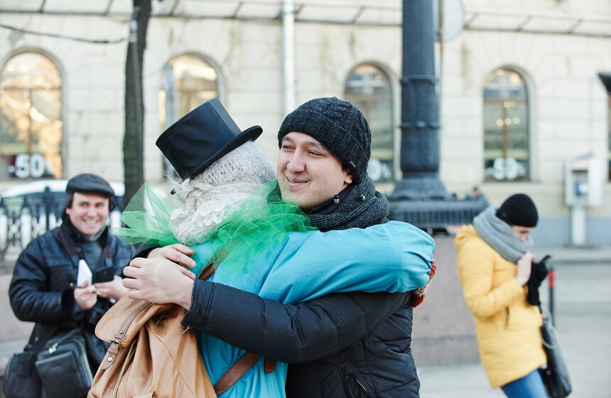 "Обнимашки": Как в Москве отметили международный праздник 4 фото