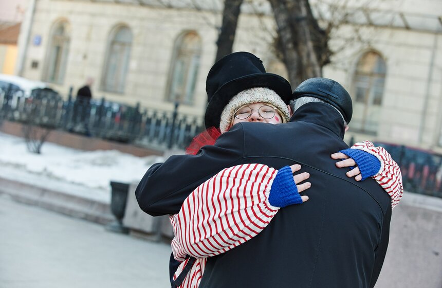 "Обнимашки": Как в Москве отметили международный праздник 5 фото