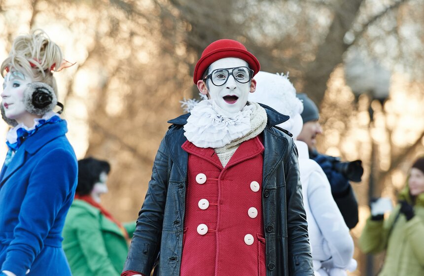 "Обнимашки": Как в Москве отметили международный праздник 7 фото