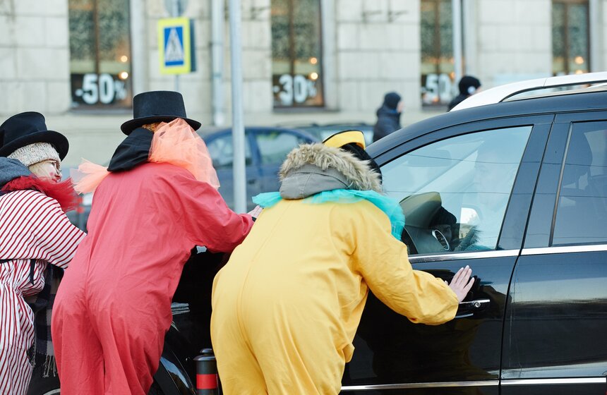 "Обнимашки": Как в Москве отметили международный праздник 12 фото