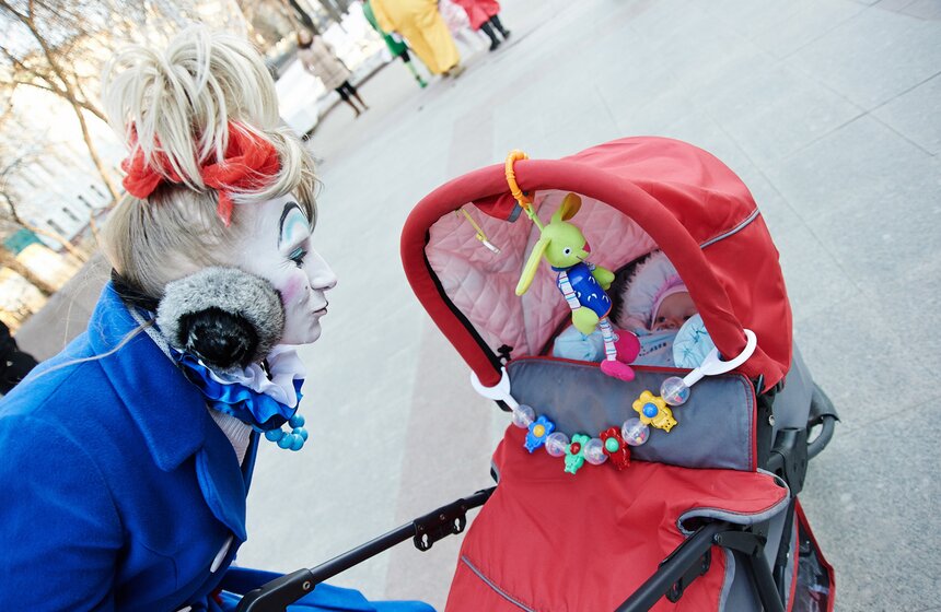 "Обнимашки": Как в Москве отметили международный праздник 19 фото