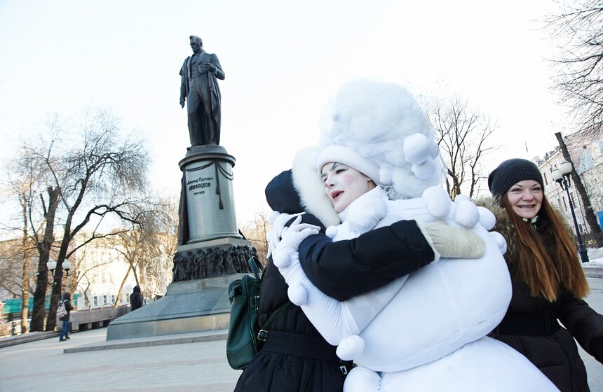 "Обнимашки": Как в Москве отметили международный праздник 2 фото