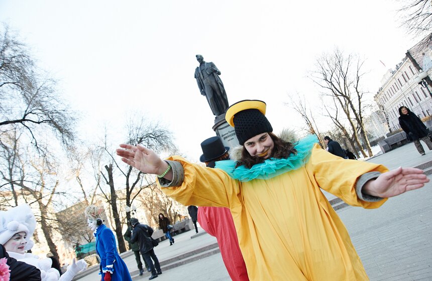 "Обнимашки": Как в Москве отметили международный праздник 1 фото