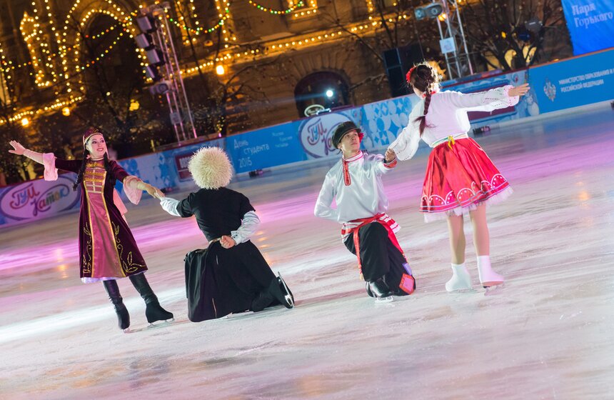 День студенчества учащиеся российских вузов отметили на катке 3 фото