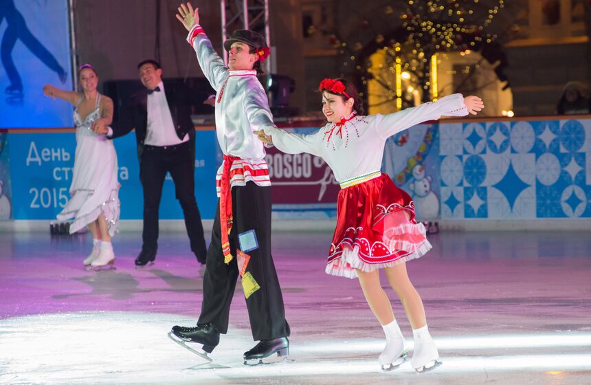 День студенчества учащиеся российских вузов отметили на катке 1 фото