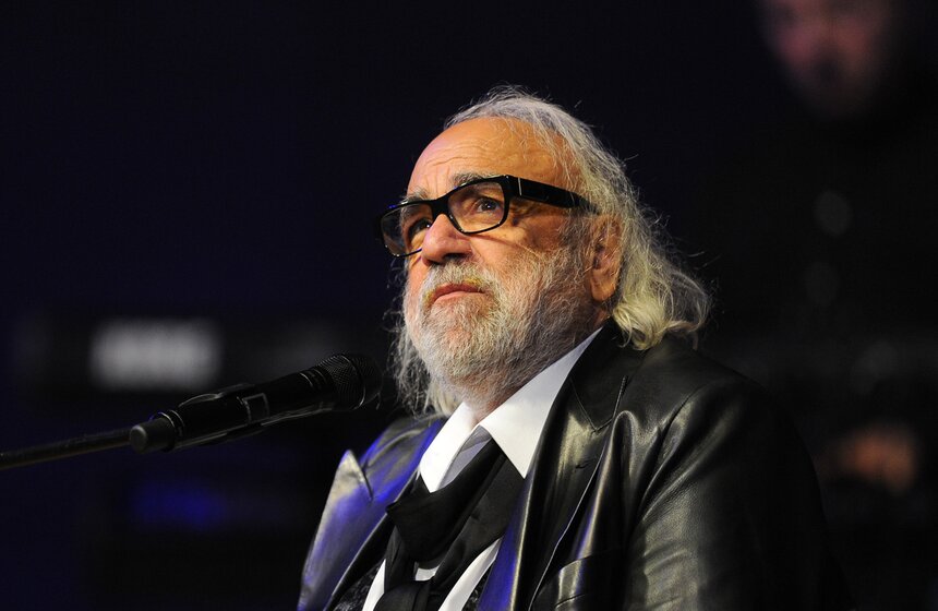 Умер певец Демис Руссос 7 фото