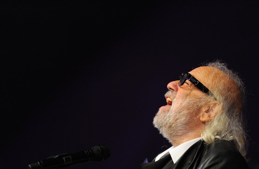 Умер певец Демис Руссос 6 фото