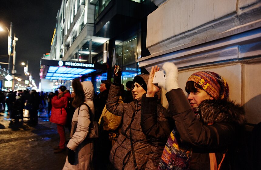 Шоу "Электрофасад" украсило здание электротеатра "Станиславский" 6 фото