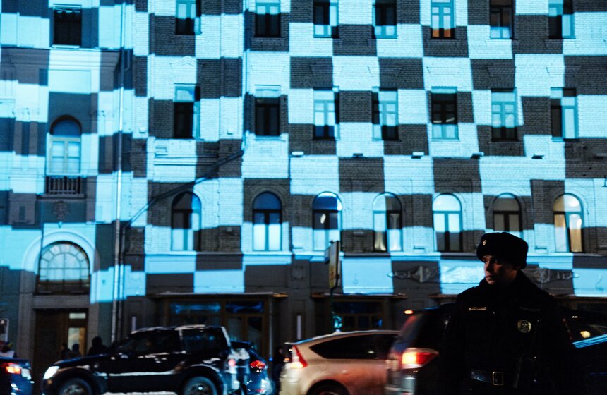 Шоу "Электрофасад" украсило здание электротеатра "Станиславский" 7 фото