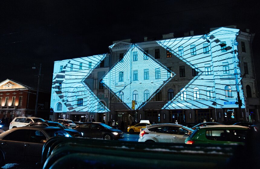 Шоу "Электрофасад" украсило здание электротеатра "Станиславский" 9 фото