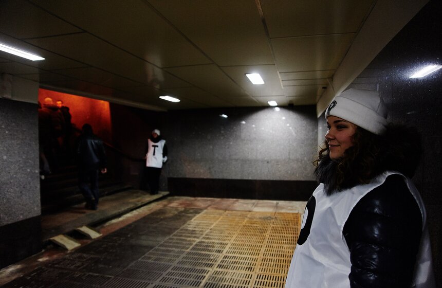 Шоу "Электрофасад" украсило здание электротеатра "Станиславский" 2 фото