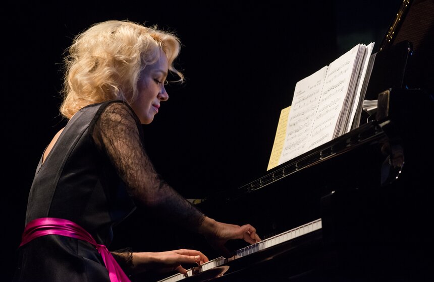 В театре Джигарханяна прошел спектакль "Не телефонный разговор" 1 фото