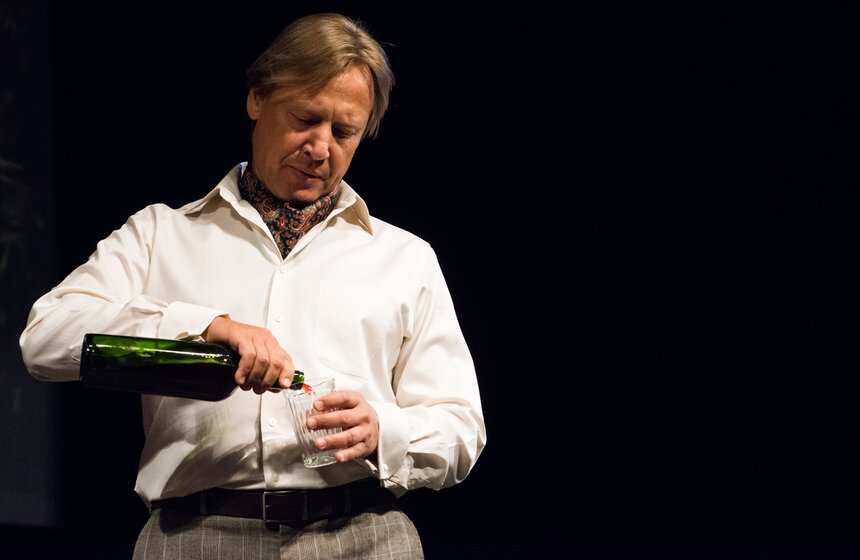 В театре Джигарханяна прошел спектакль "Не телефонный разговор" 3 фото