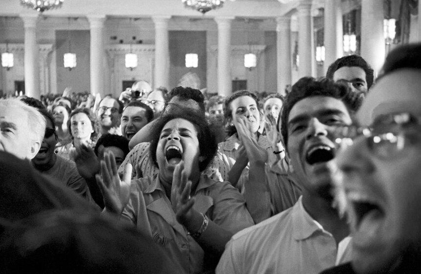 Москва. 1963 год. Студенты в актовом зале Московского государственного университета имени М.В.Ломоносова во время выступления Первого секретаря Коммунистической партии Кубы Фиделя Кастро<br />Фото: ТАСС