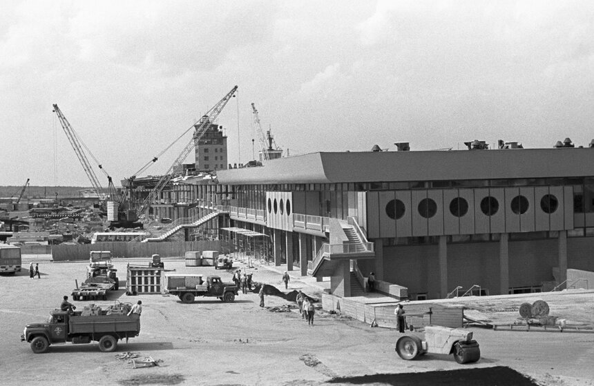 Строительство новых павильонов аэропорта при подготовке к Олимпиаде. 1979 год.<br />Фотохроника ТАСС