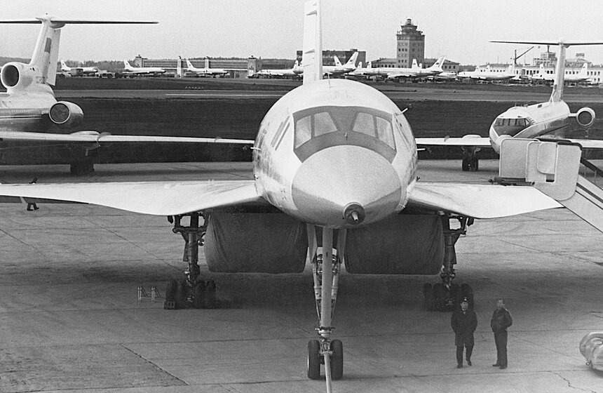 Ту-144 на летном поле. 1971 год.<br />Фото: oldmos.ru