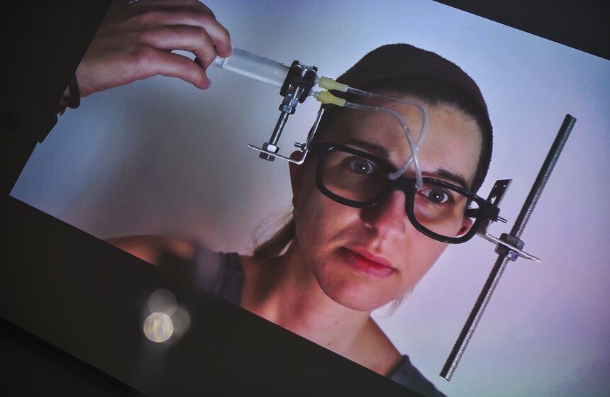 В МАММ открылась первая выставка греческой художницы Анны Вазоф 10 фото