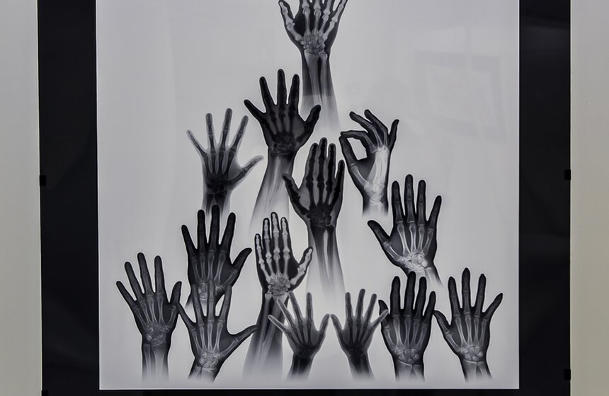 В столице открывается выставка "Искусство видеть насквозь" 9 фото