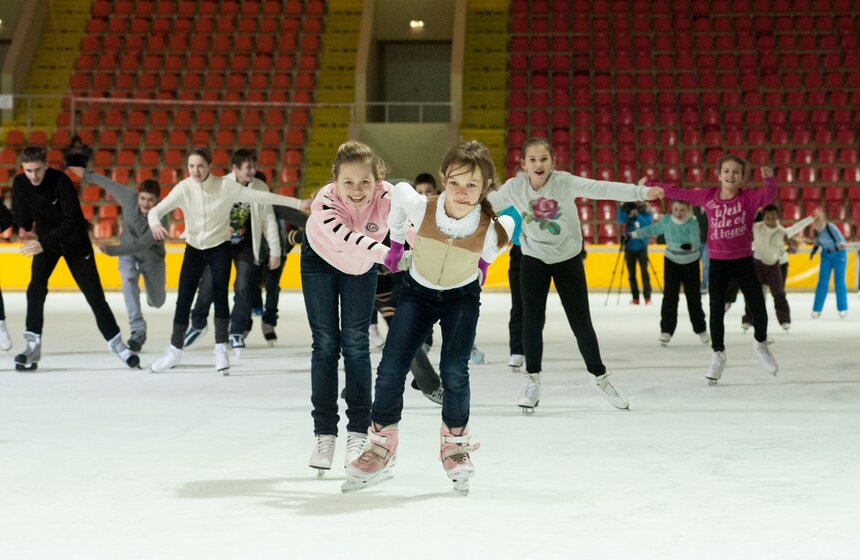Евгений Плющенко провел мастер-класс для московских школьников 16 фото