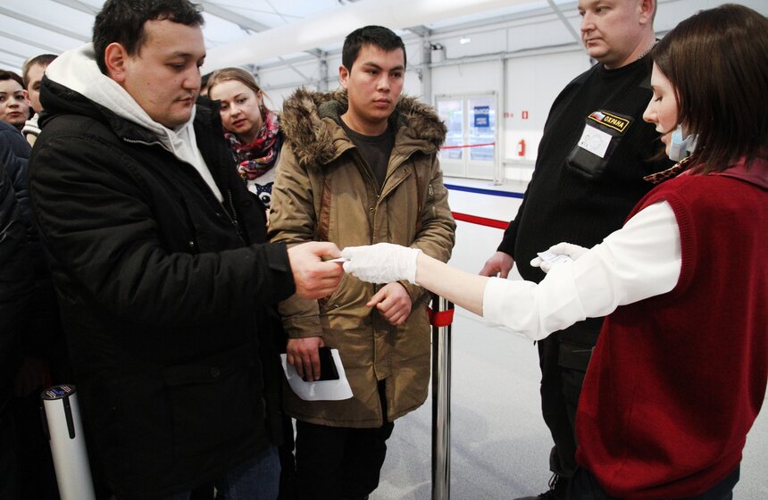 Сергей Собянин посетил миграционный центр в Новой Москве 3 фото