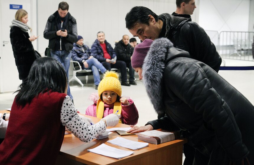 Сергей Собянин посетил миграционный центр в Новой Москве 9 фото