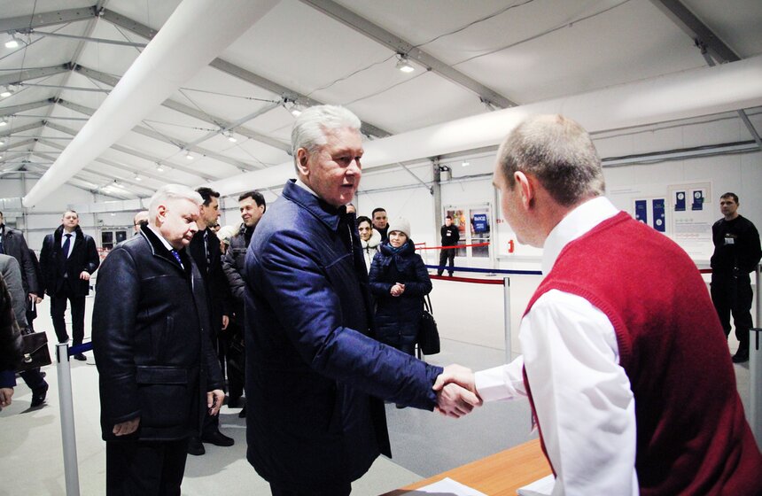 Сергей Собянин посетил миграционный центр в Новой Москве 11 фото