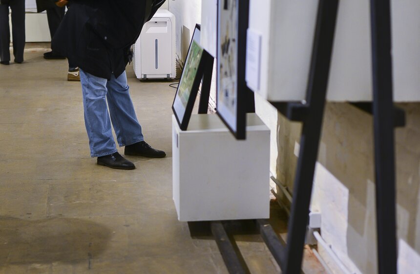 В столице открылась выставка карикатур на архитекторов 3 фото