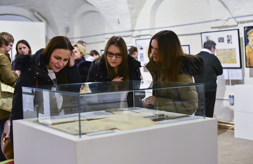 В столице открылась выставка карикатур на архитекторов 16 фото