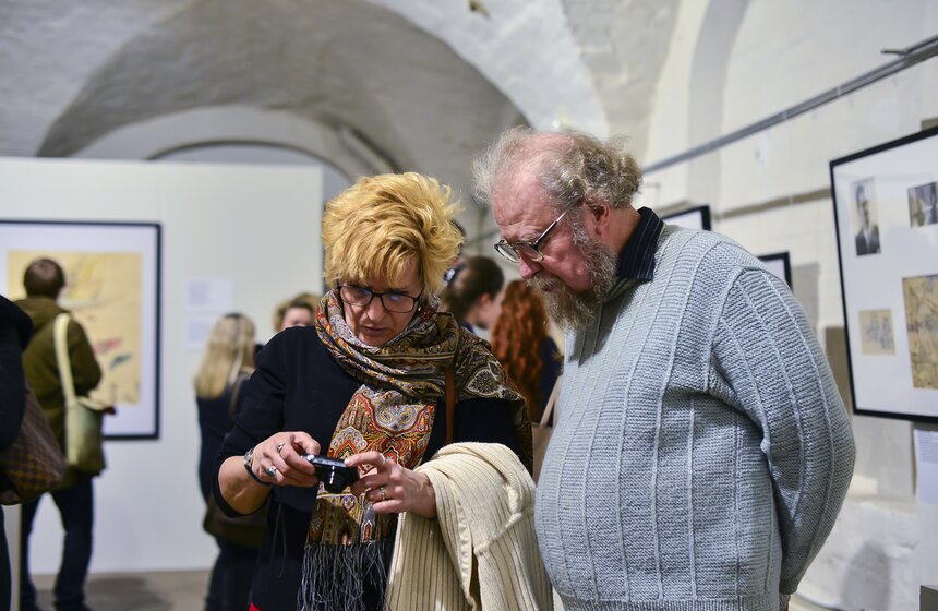 В столице открылась выставка карикатур на архитекторов 19 фото