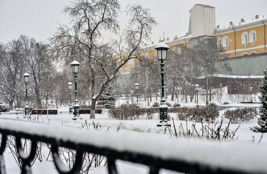 Как убирают снег в Москве 2 фото