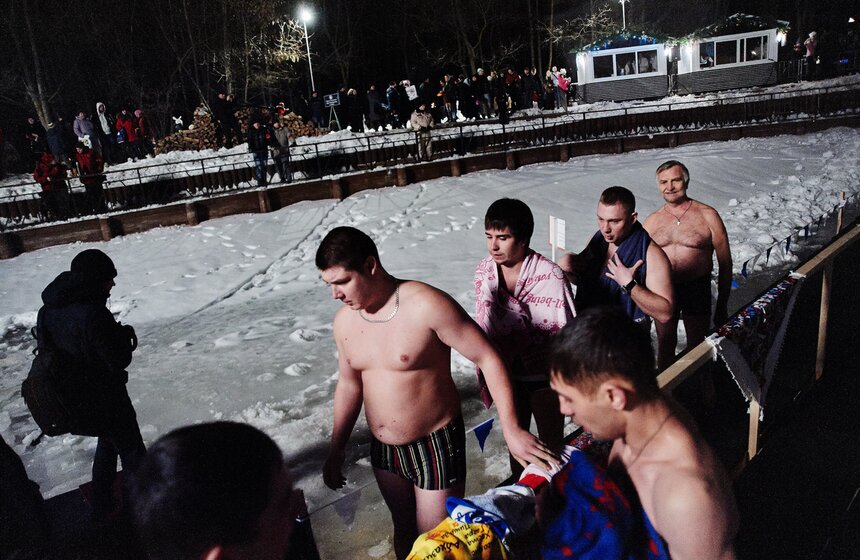 В Москве прошли крещенские купания 17 фото